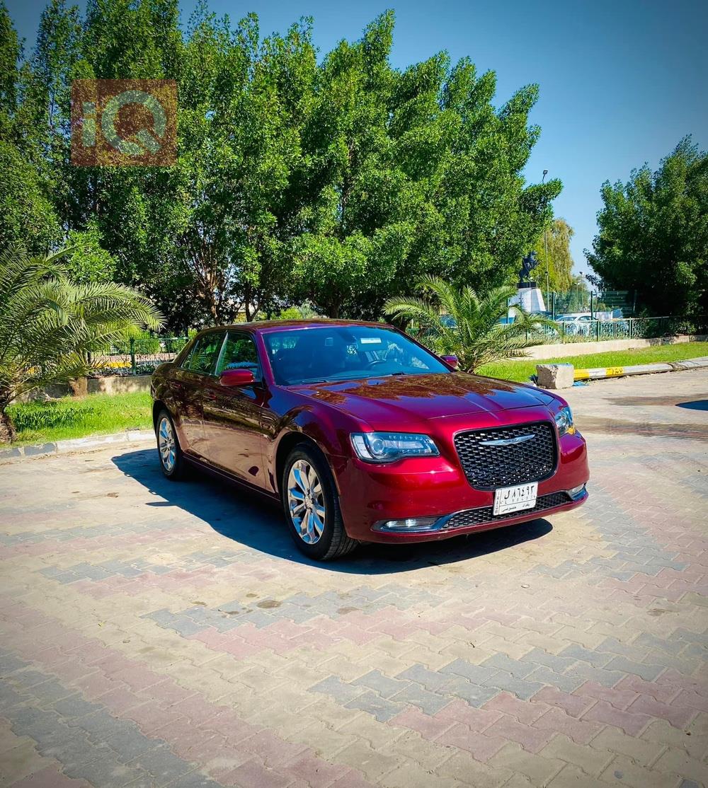 کرایسلەر 300